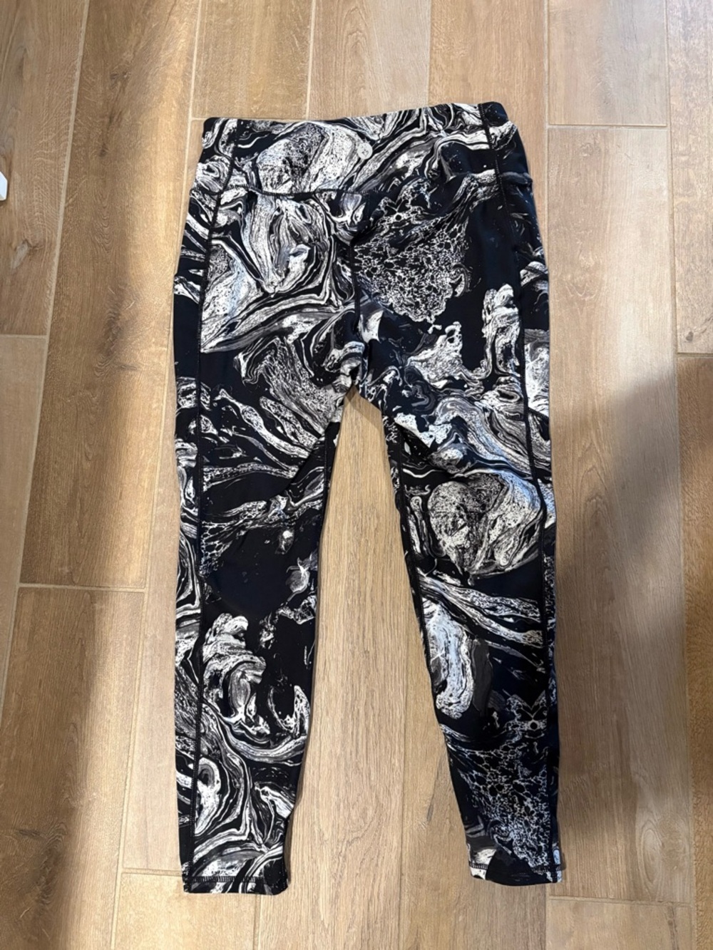 Torrid Black&White Marble Active Leggings 4”Waistband 4/Tummy Control,W/Pockets - Picture 7 of 7